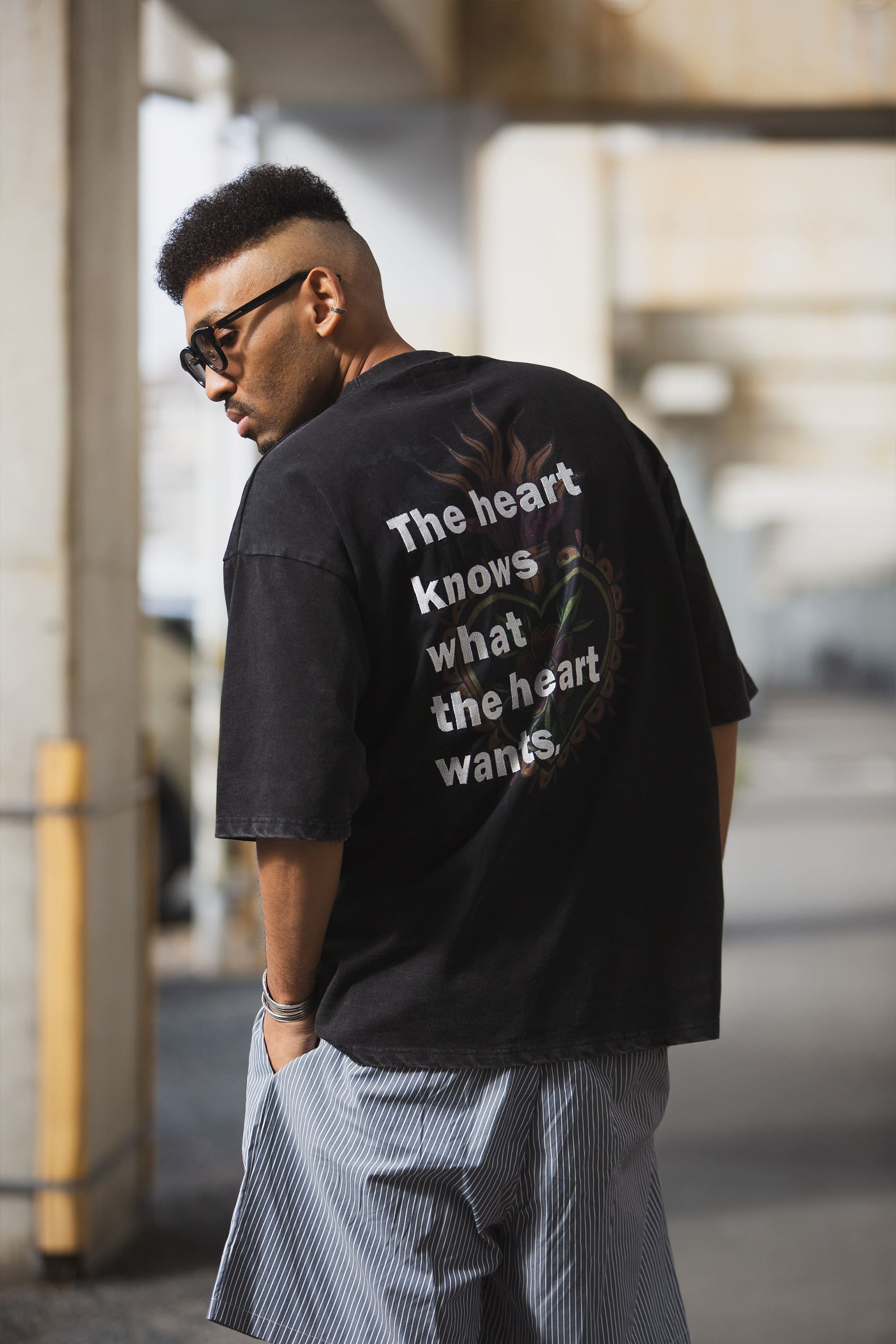 MARIA EMBROIDERY &amp; PRINT RHINE STONE SHORT SLEEVE TEE