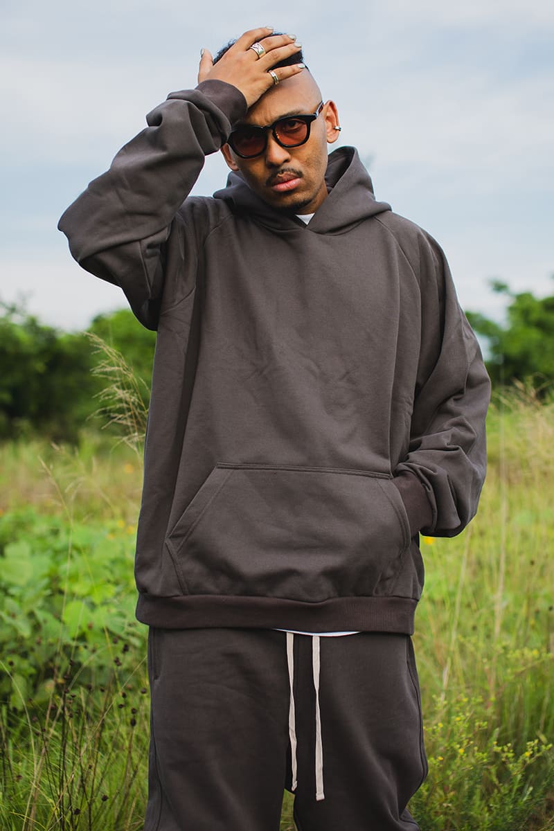 PLAIN EMBROIDERY HOODIE -  CHACOAL