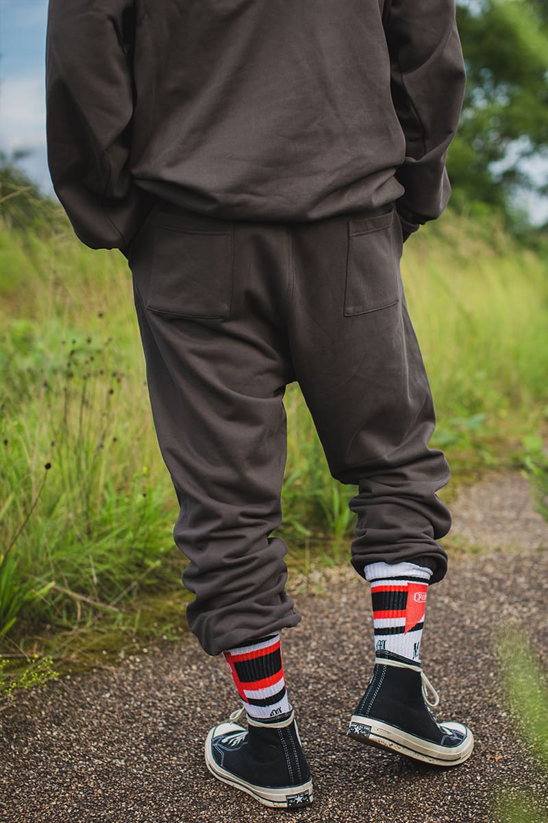 PLAIN EMBROIDERY SWEAT PANTS -  CHARCOAL