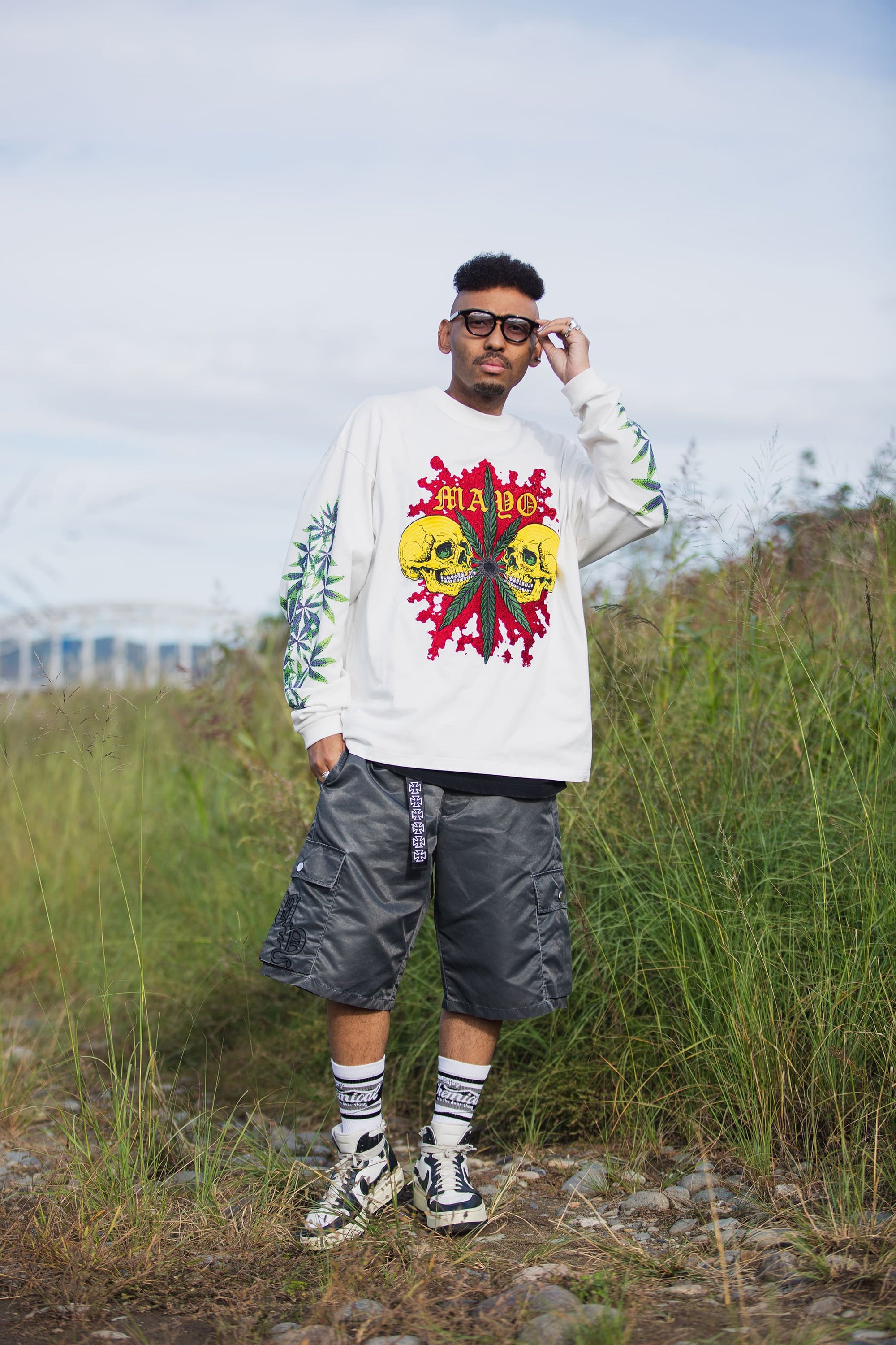 SKULL WEED EMBROIDERY &amp; PRINT RHINE STONE LONG SLEEVE TEE