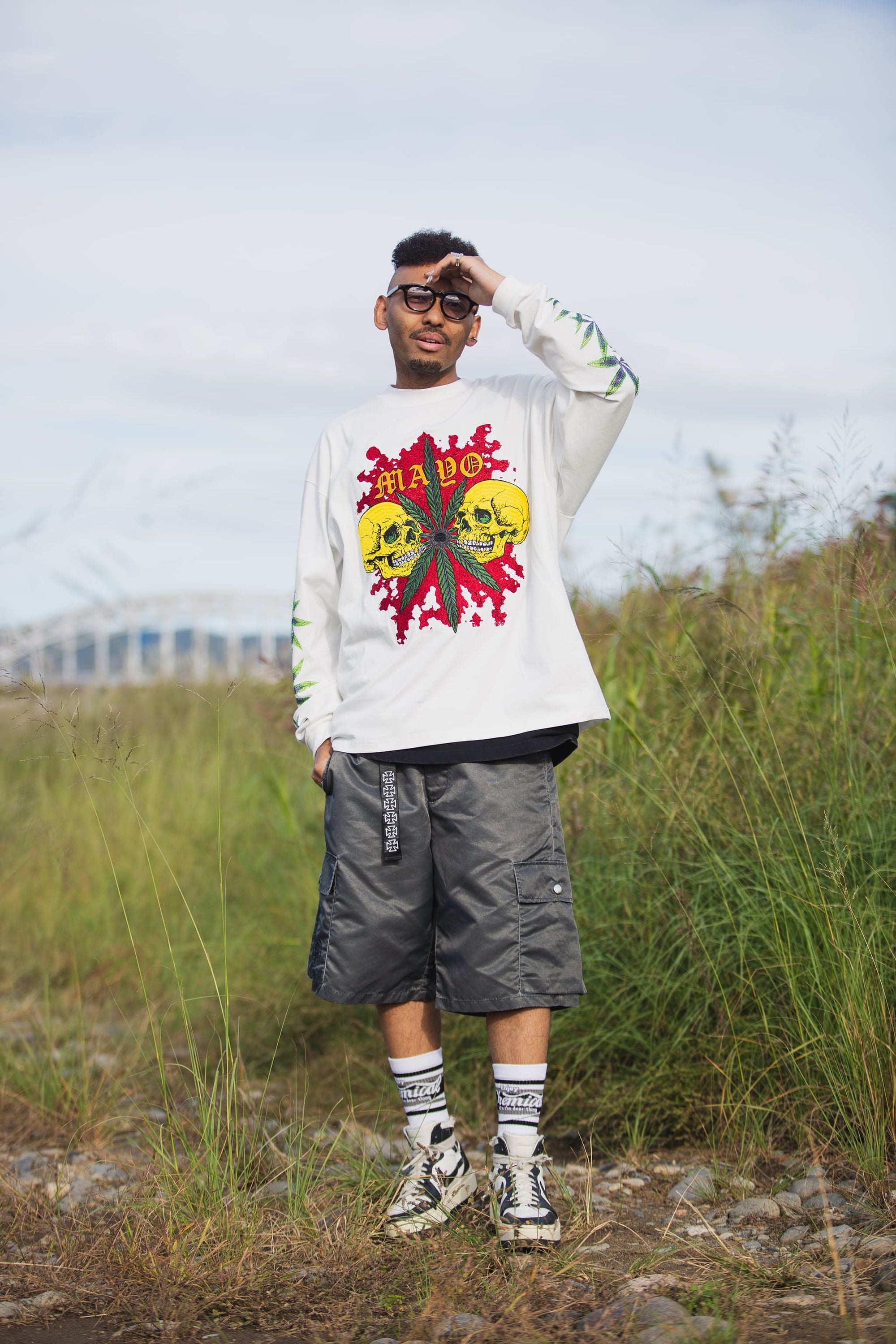 SKULL WEED EMBROIDERY &amp; PRINT RHINE STONE LONG SLEEVE TEE