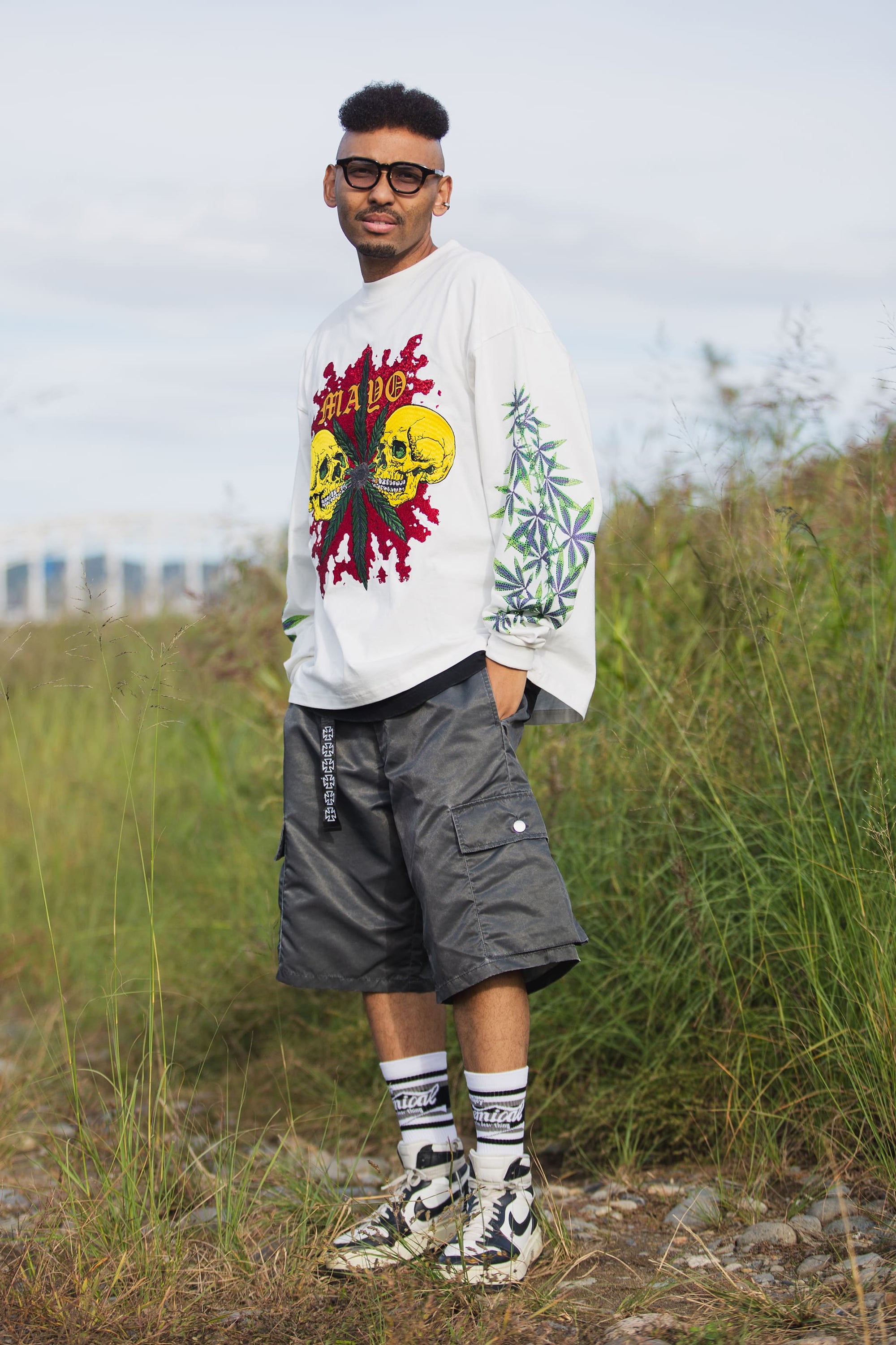 SKULL WEED EMBROIDERY &amp; PRINT RHINE STONE LONG SLEEVE TEE