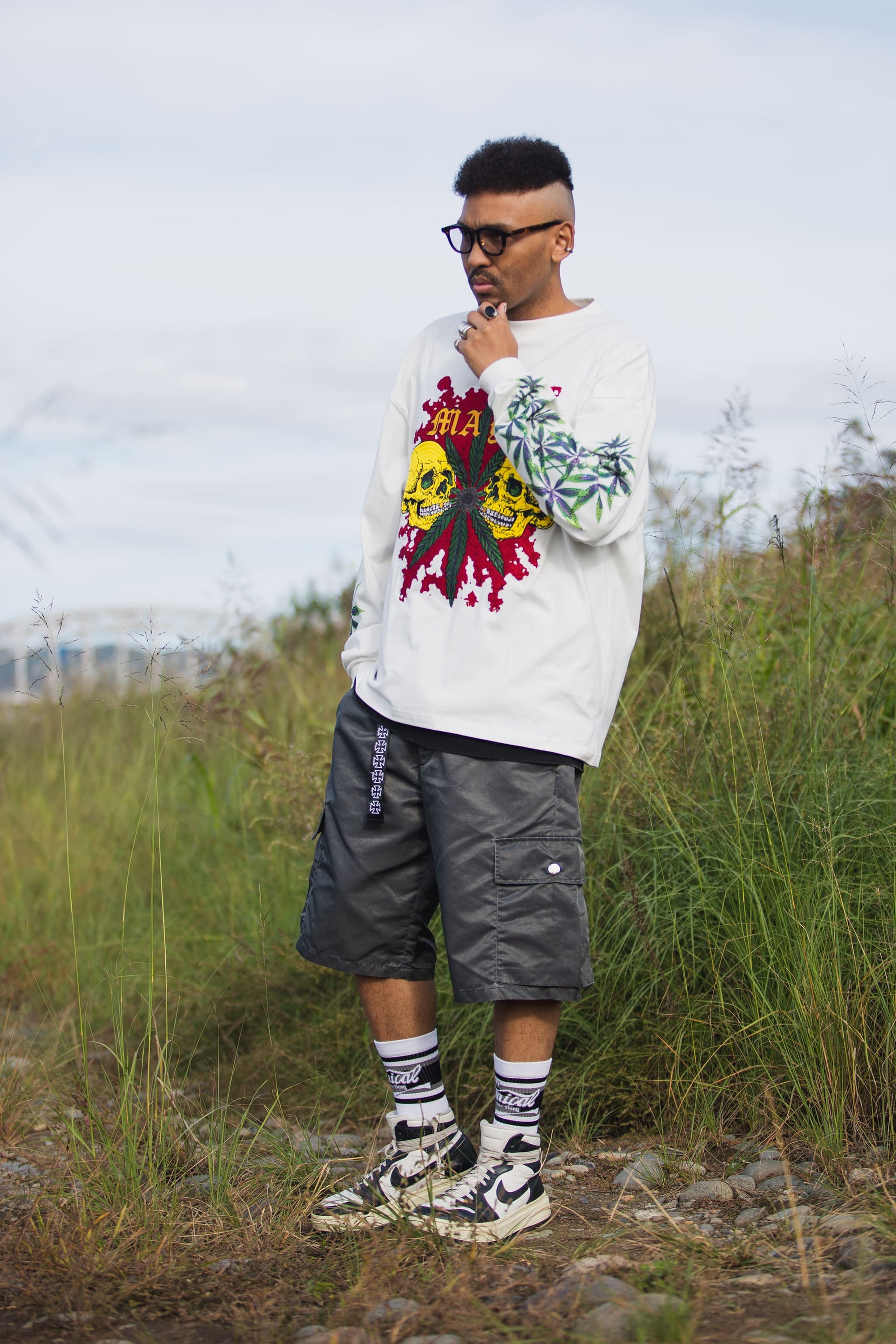 SKULL WEED EMBROIDERY &amp; PRINT RHINE STONE LONG SLEEVE TEE