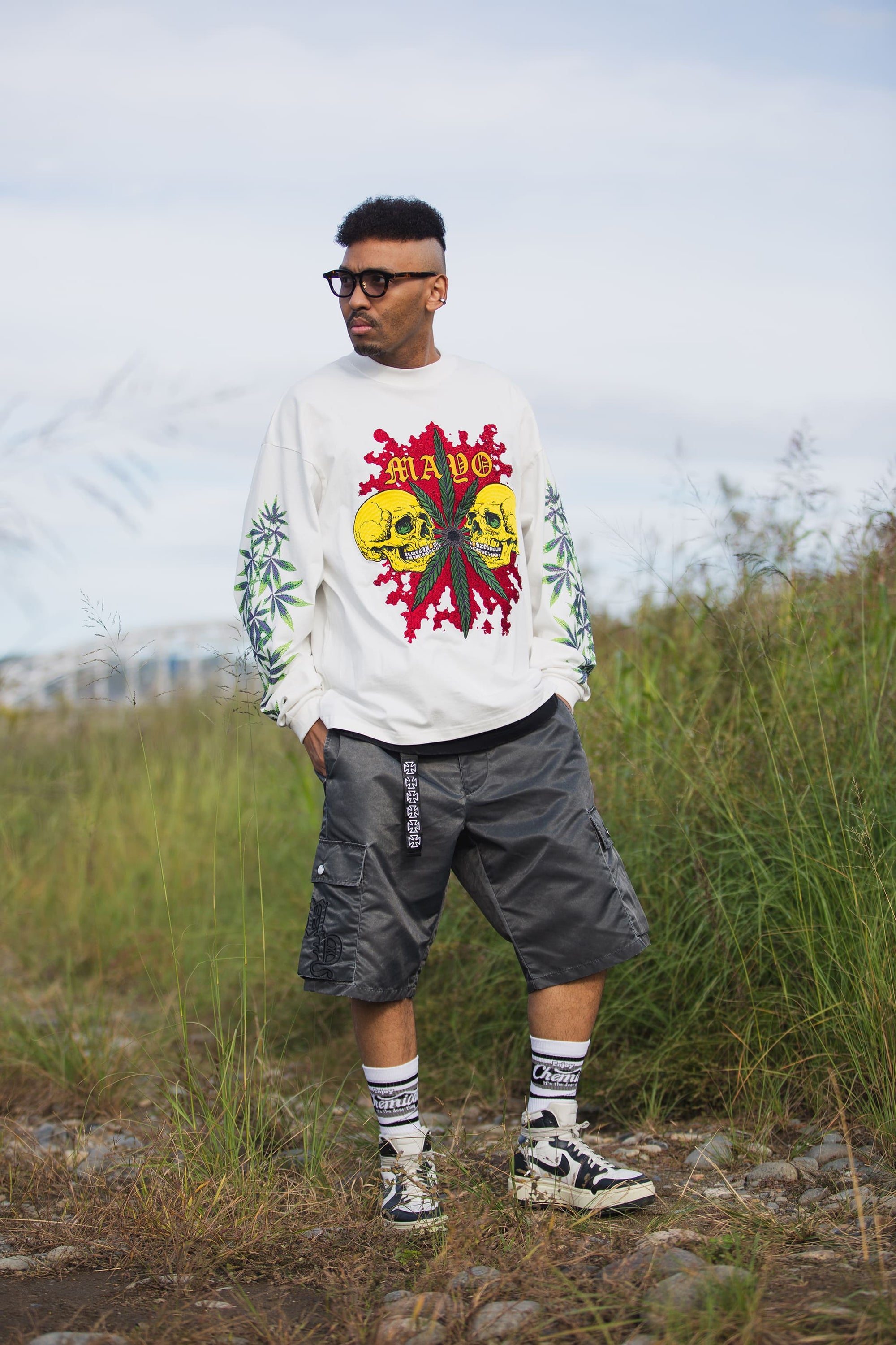 SKULL WEED EMBROIDERY &amp; PRINT RHINE STONE LONG SLEEVE TEE