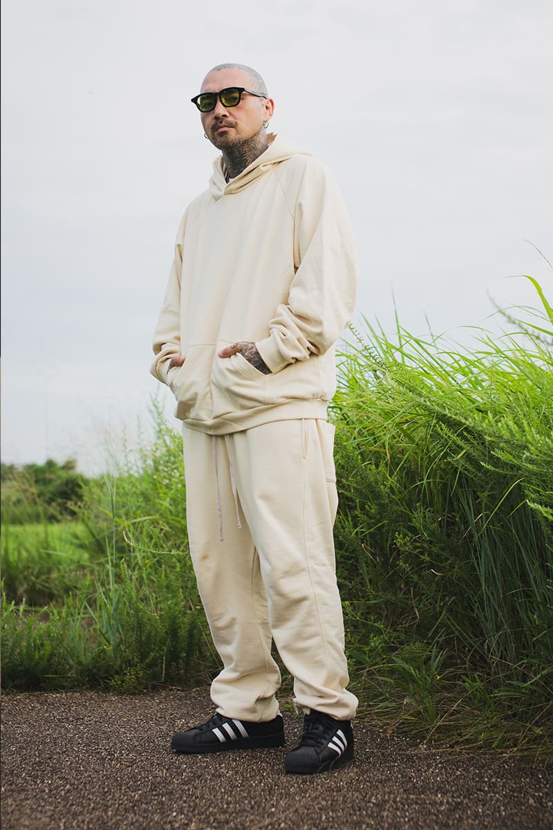 PLAIN EMBROIDERY HOODIE - OFF WHITE