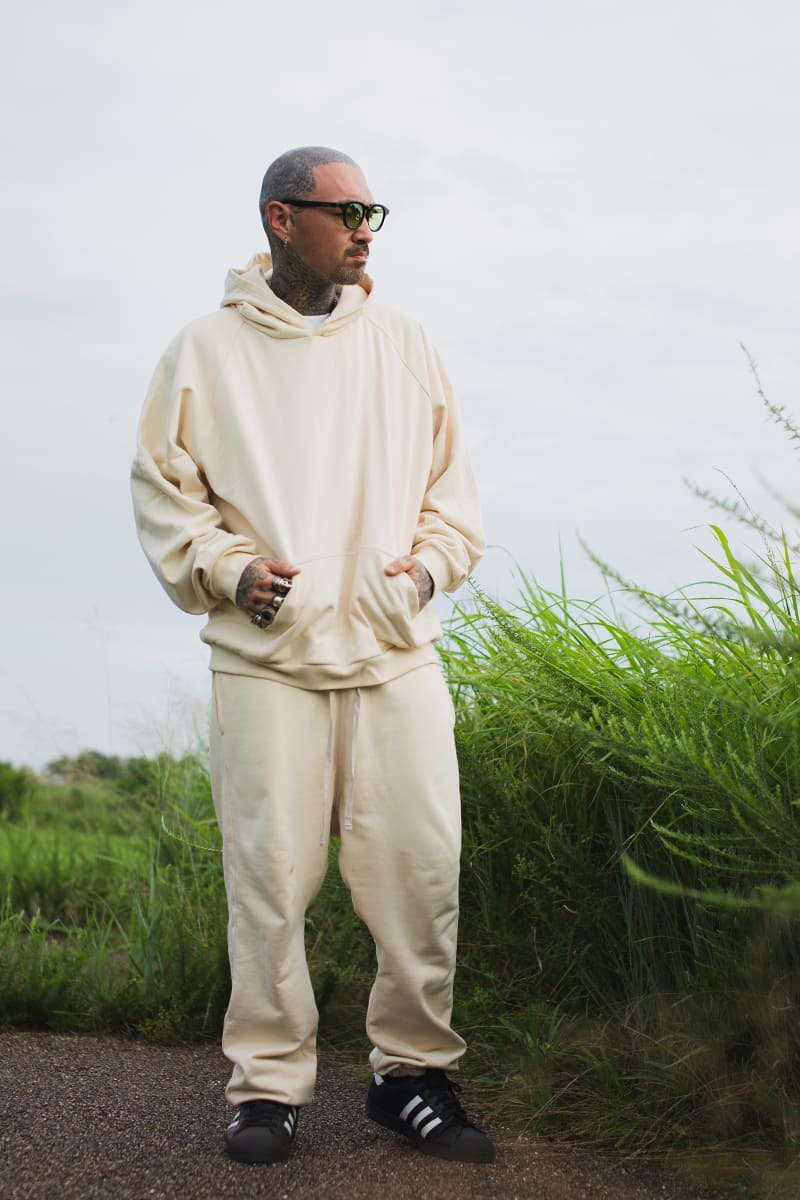 PLAIN EMBROIDERY HOODIE - OFF WHITE