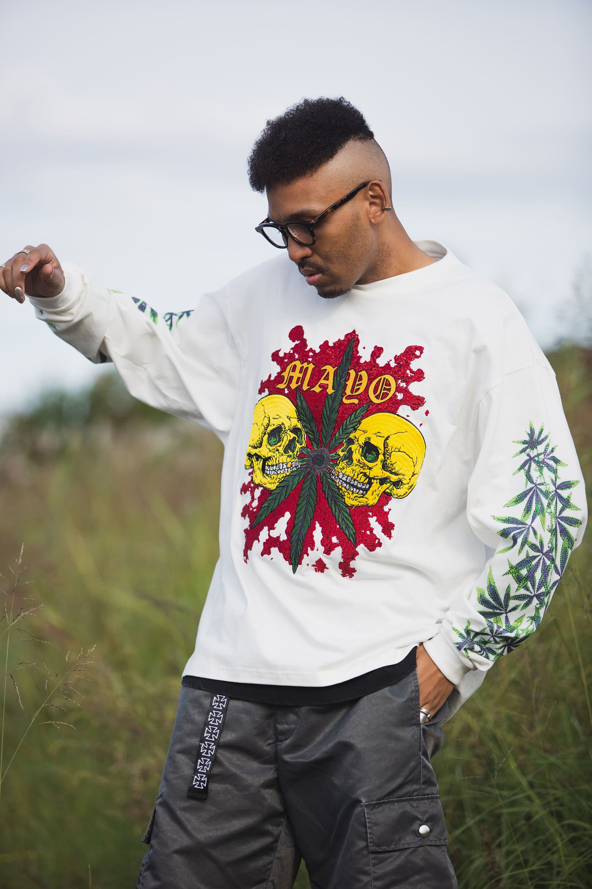 SKULL WEED EMBROIDERY &amp; PRINT RHINE STONE LONG SLEEVE TEE