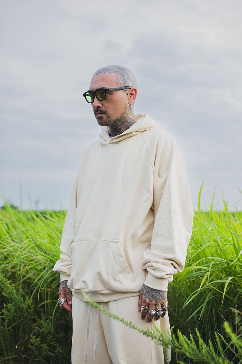 PLAIN EMBROIDERY HOODIE - OFF WHITE