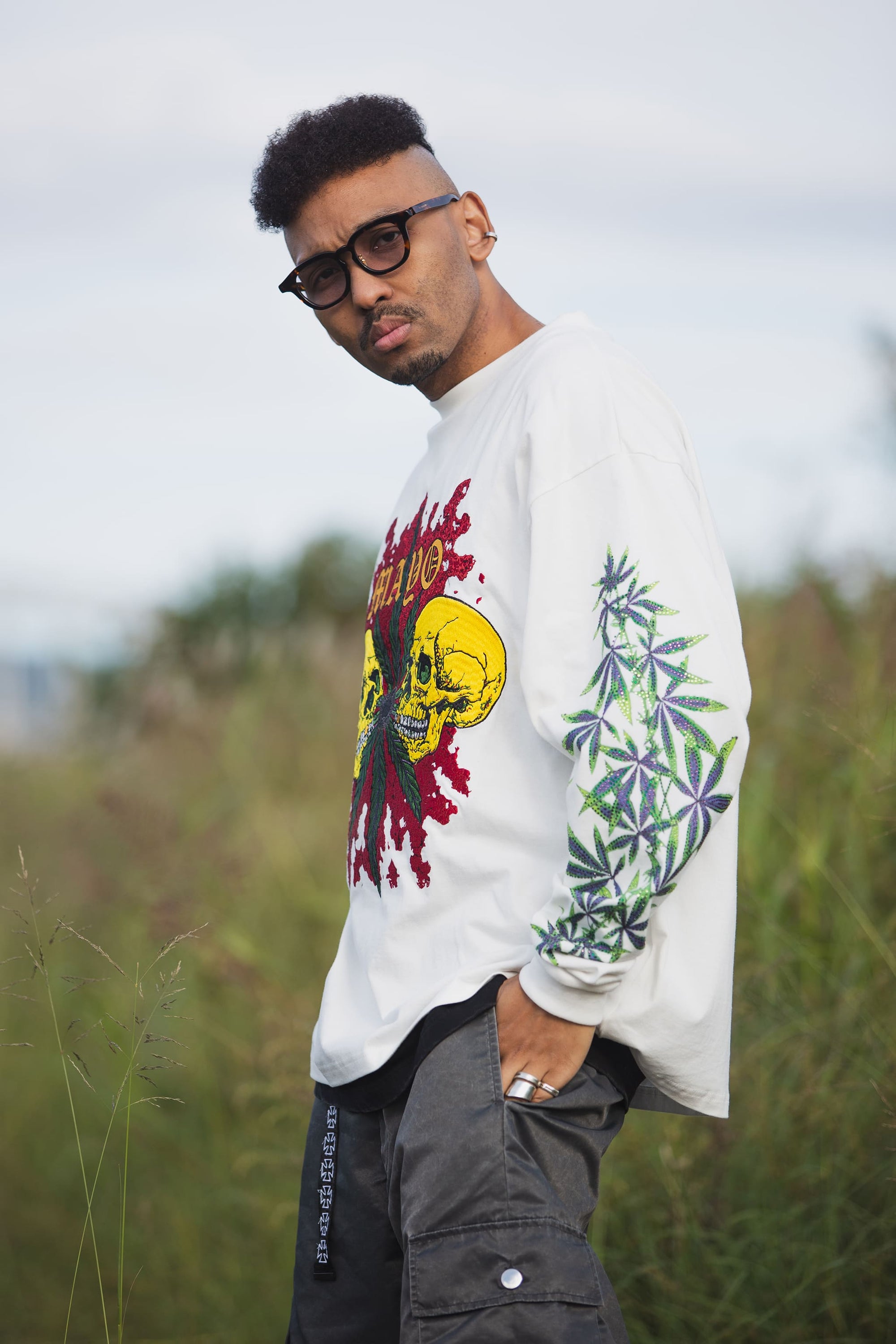 SKULL WEED EMBROIDERY &amp; PRINT RHINE STONE LONG SLEEVE TEE