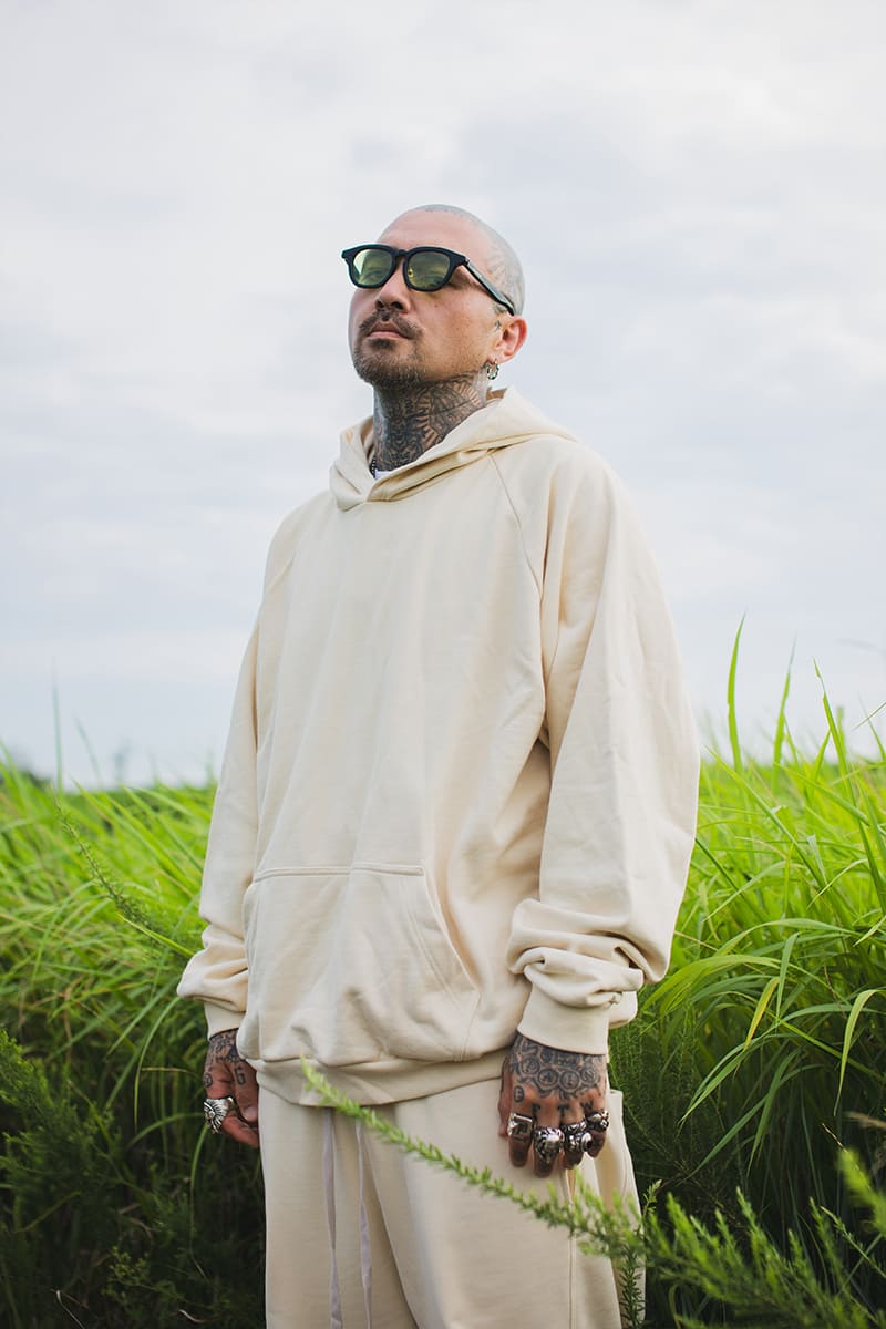 PLAIN EMBROIDERY HOODIE - OFF WHITE