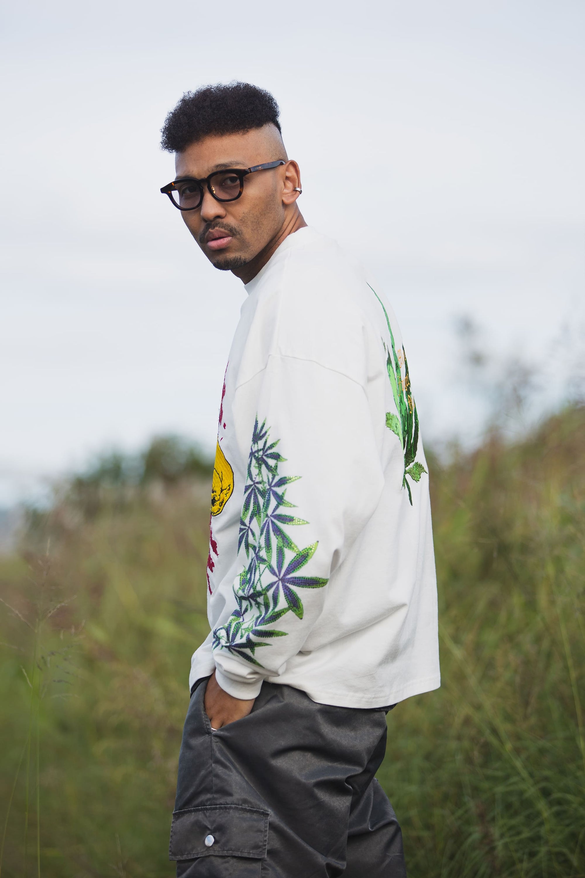 SKULL WEED EMBROIDERY &amp; PRINT RHINE STONE LONG SLEEVE TEE