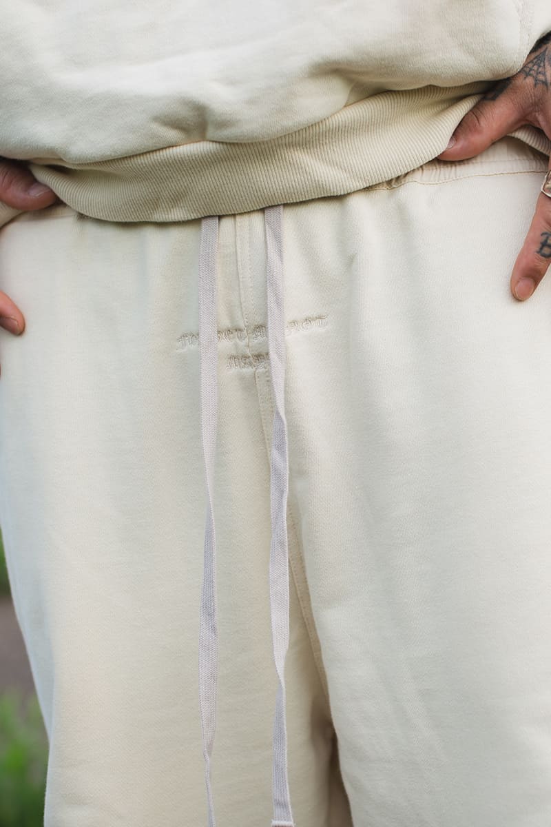 PLAIN EMBROIDERY SWEAT PANTS - OFF WHITE