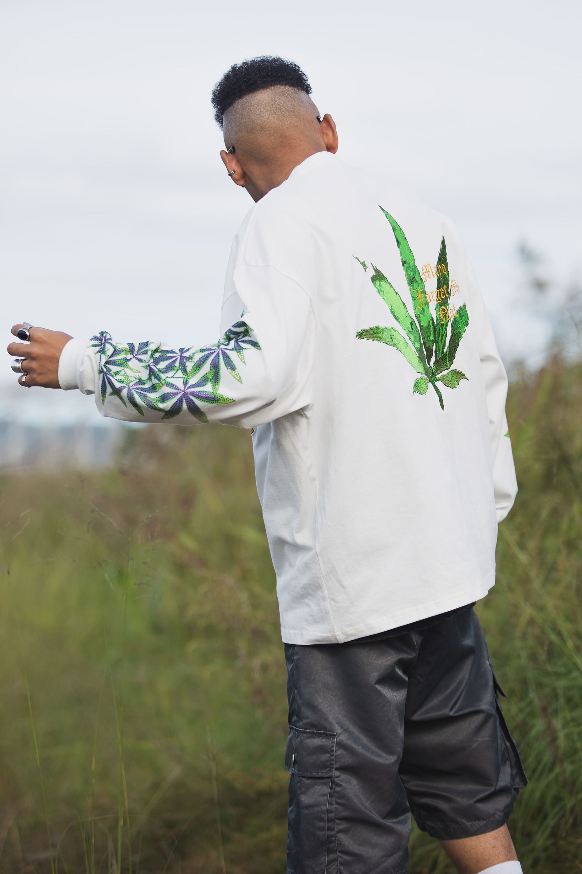 SKULL WEED EMBROIDERY &amp; PRINT RHINE STONE LONG SLEEVE TEE