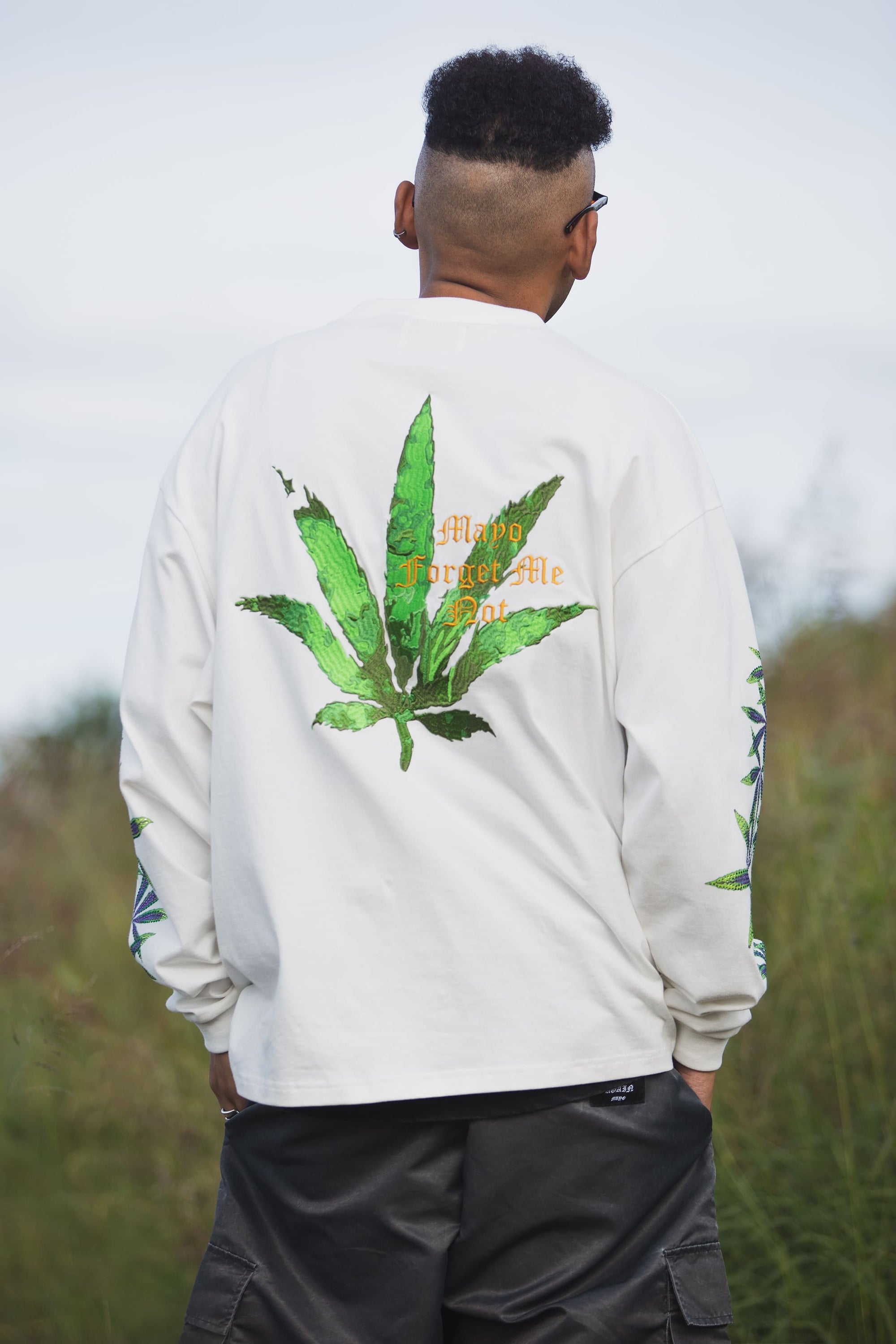 SKULL WEED EMBROIDERY &amp; PRINT RHINE STONE LONG SLEEVE TEE