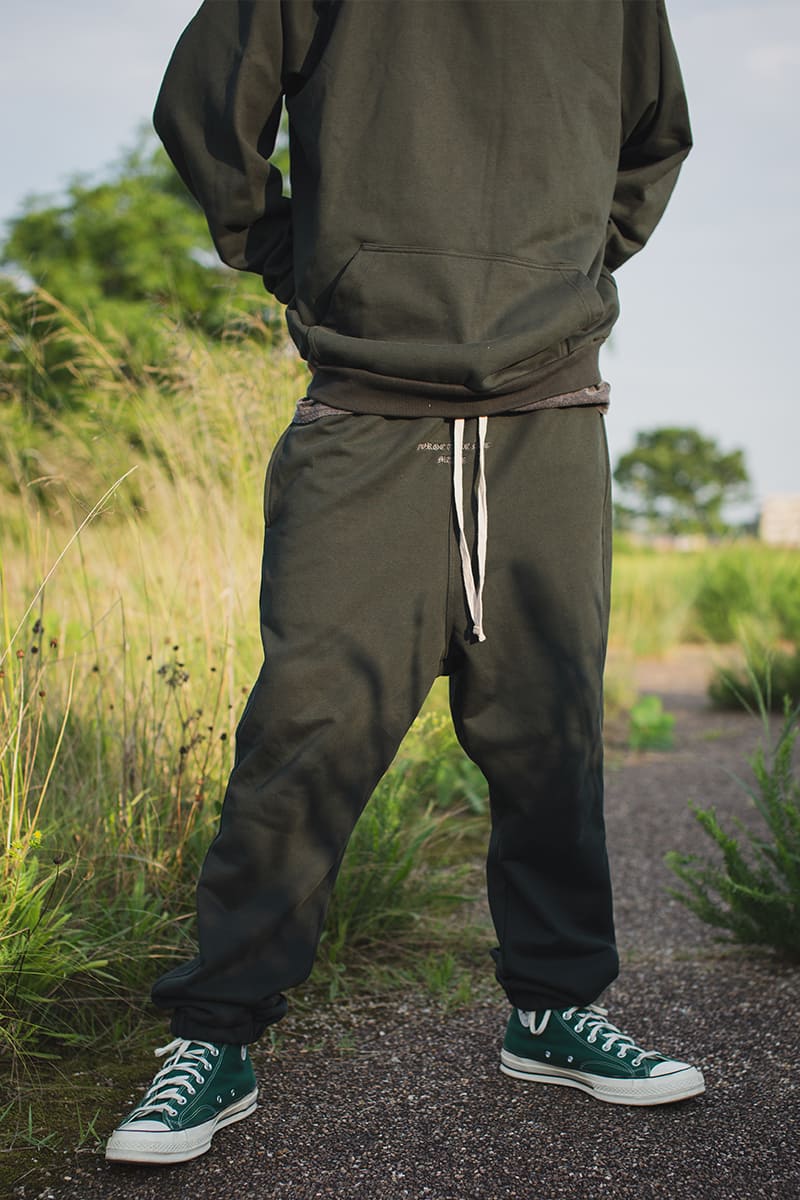 PLAIN EMBROIDERY HOODIE - DARK GREEN