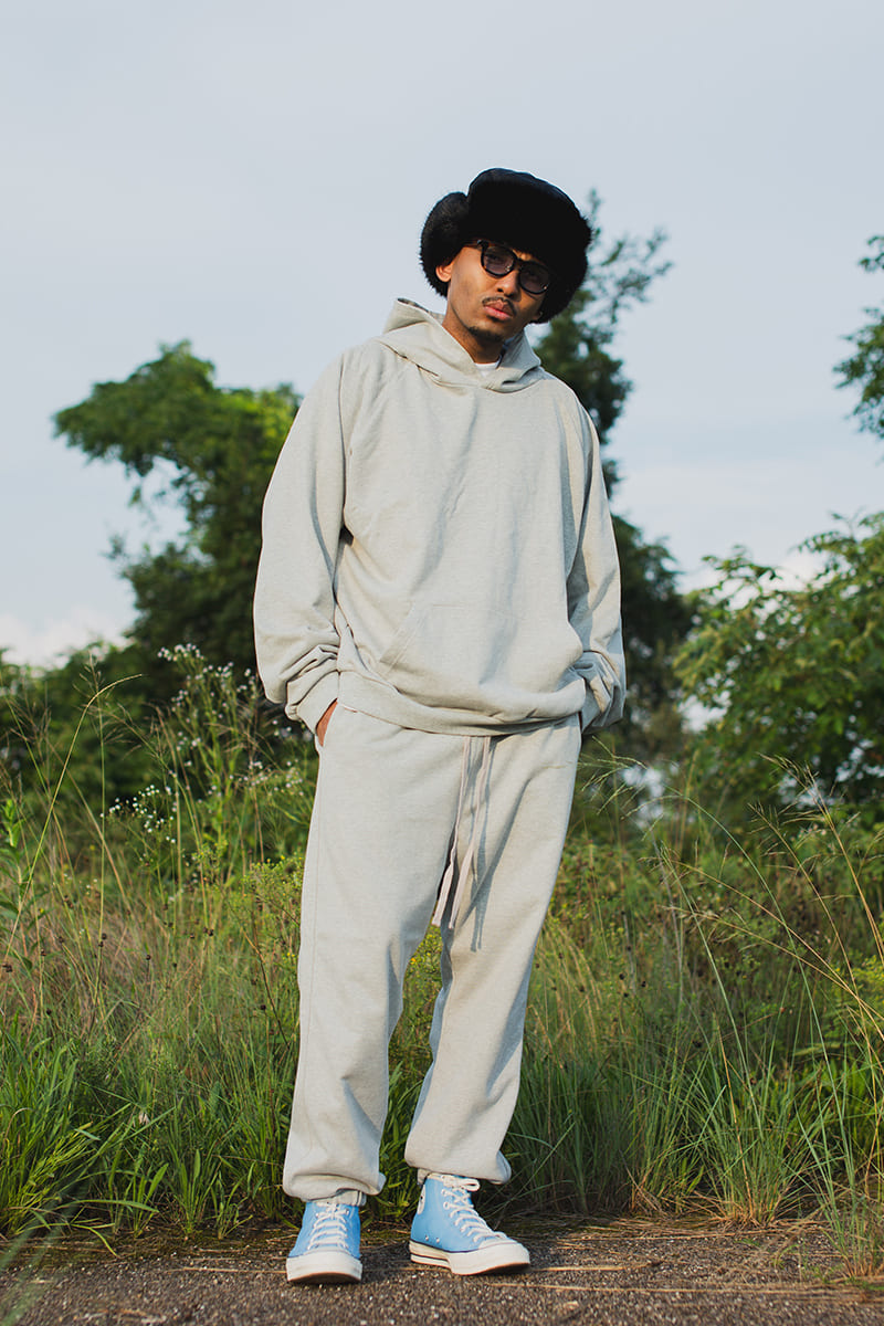 PLAIN EMBROIDERY HOODIE -  GRAY