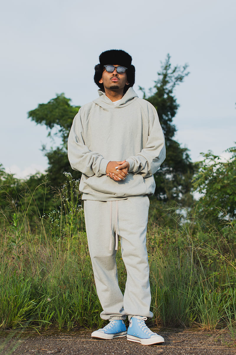 PLAIN EMBROIDERY HOODIE -  GRAY