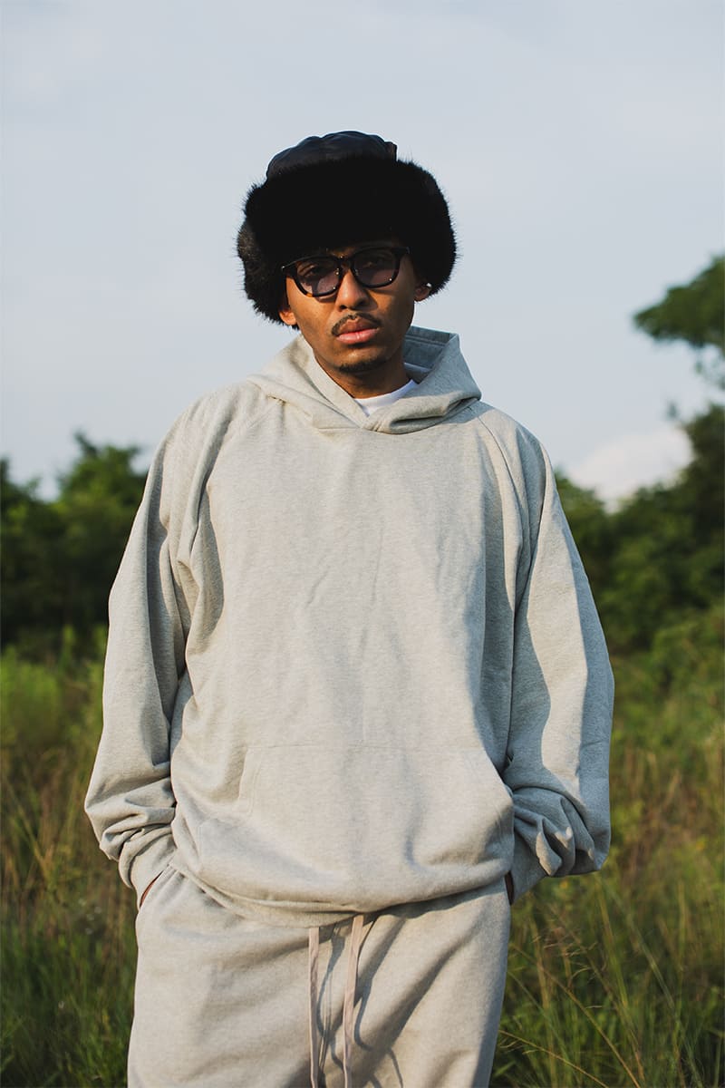 PLAIN EMBROIDERY HOODIE -  GRAY