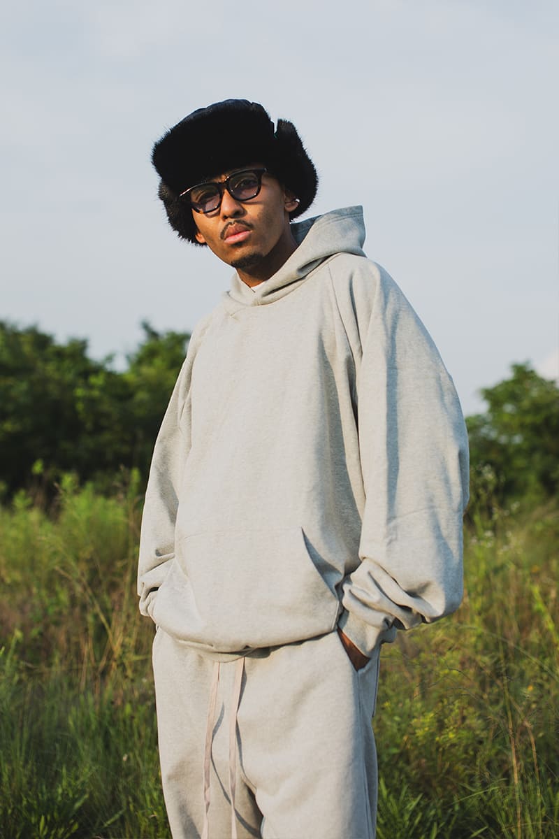 PLAIN EMBROIDERY HOODIE -  GRAY