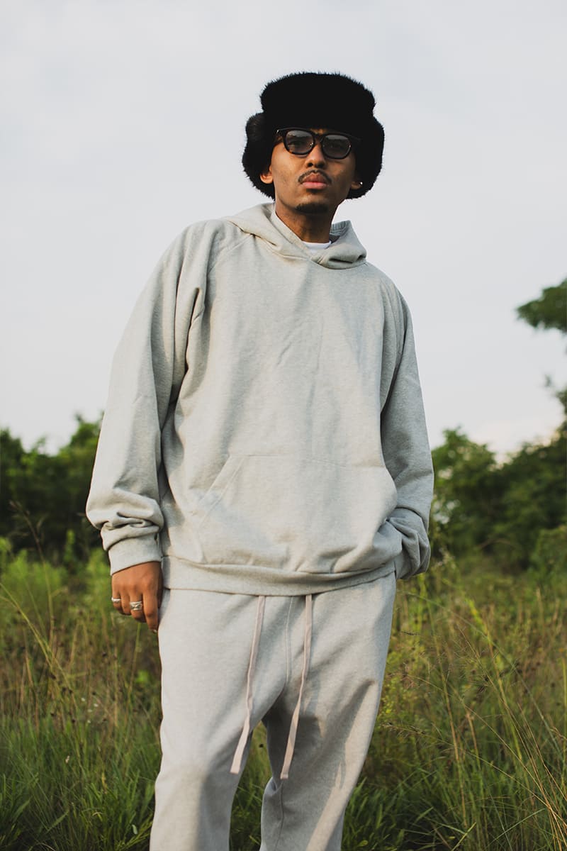 PLAIN EMBROIDERY HOODIE -  GRAY