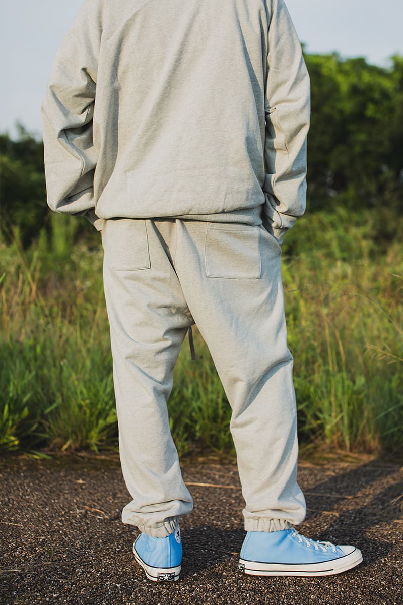 PLAIN EMBROIDERY SWEAT PANTS -  GRAY