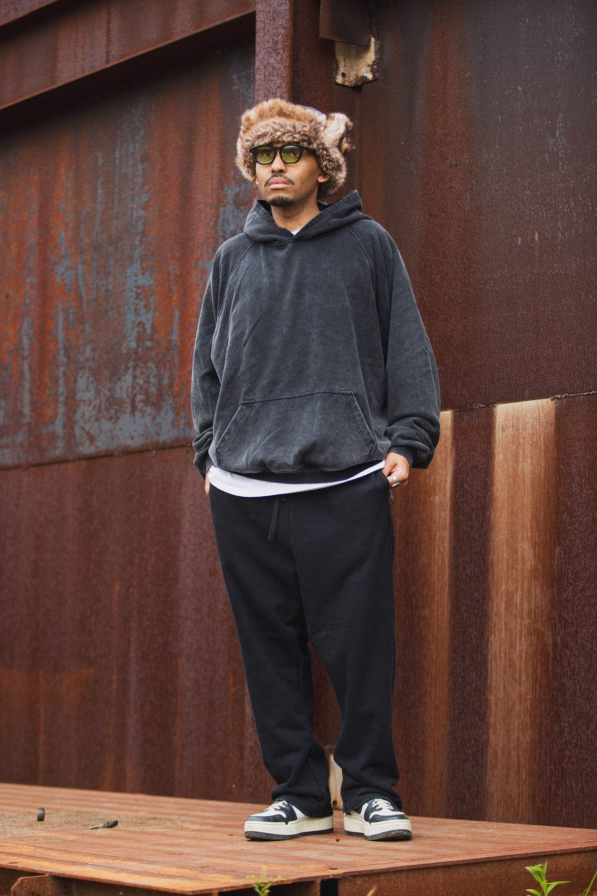 FADE PLAIN EMBROIDERY SWEAT PANTS