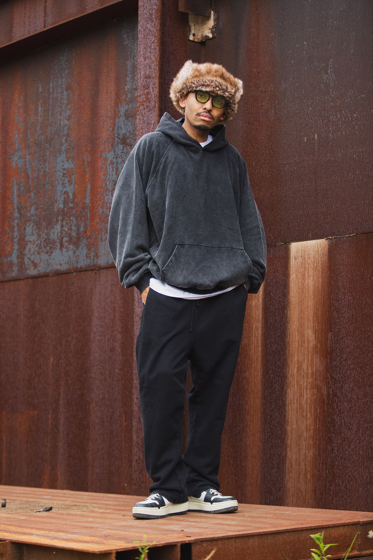 FADE PLAIN EMBROIDERY SWEAT PANTS