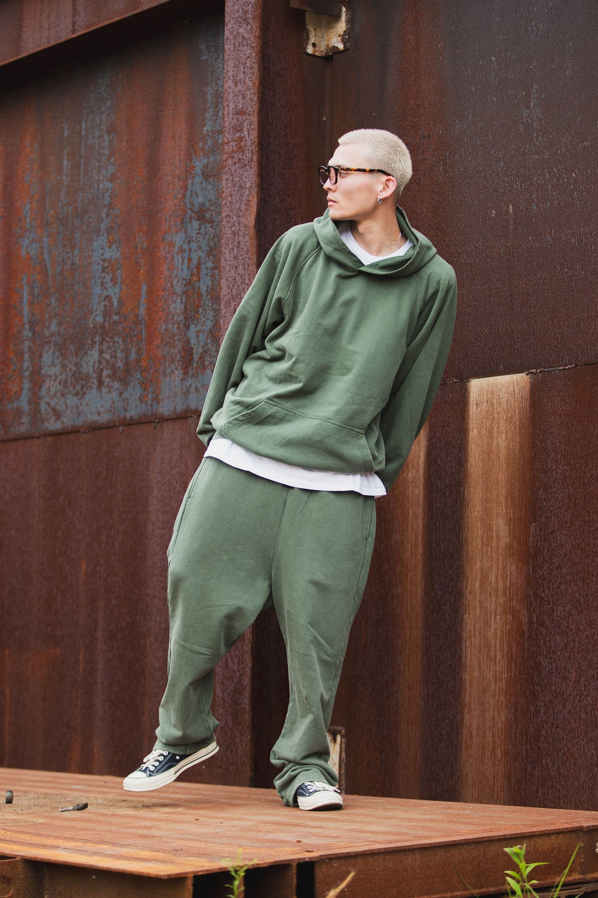 FADE PLAIN EMBROIDERY SWEAT PANTS
