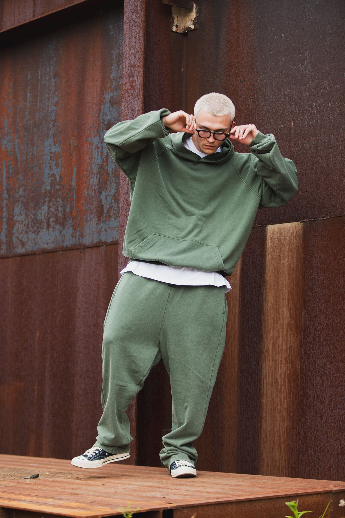 FADE PLAIN EMBROIDERY SWEAT PANTS