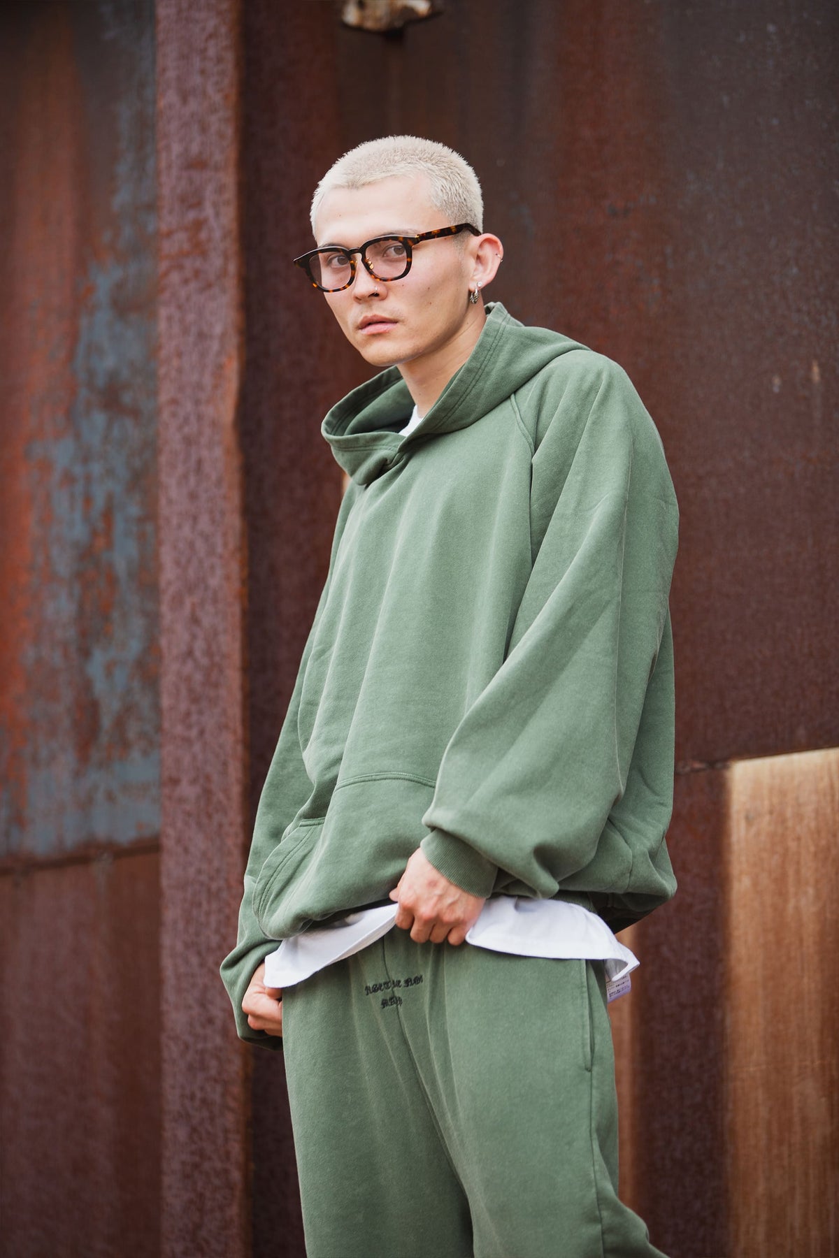 FADE PLAIN EMBROIDERY HOODIE