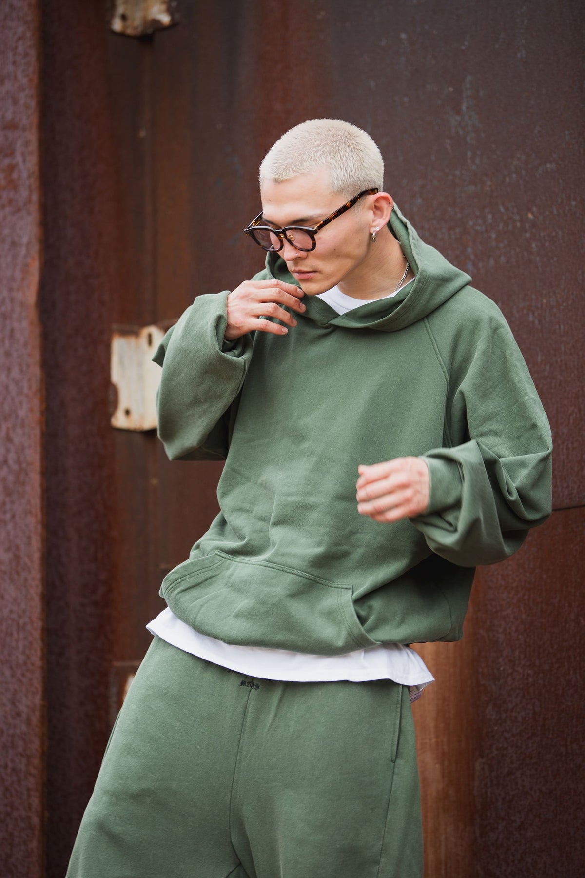 FADE PLAIN EMBROIDERY HOODIE