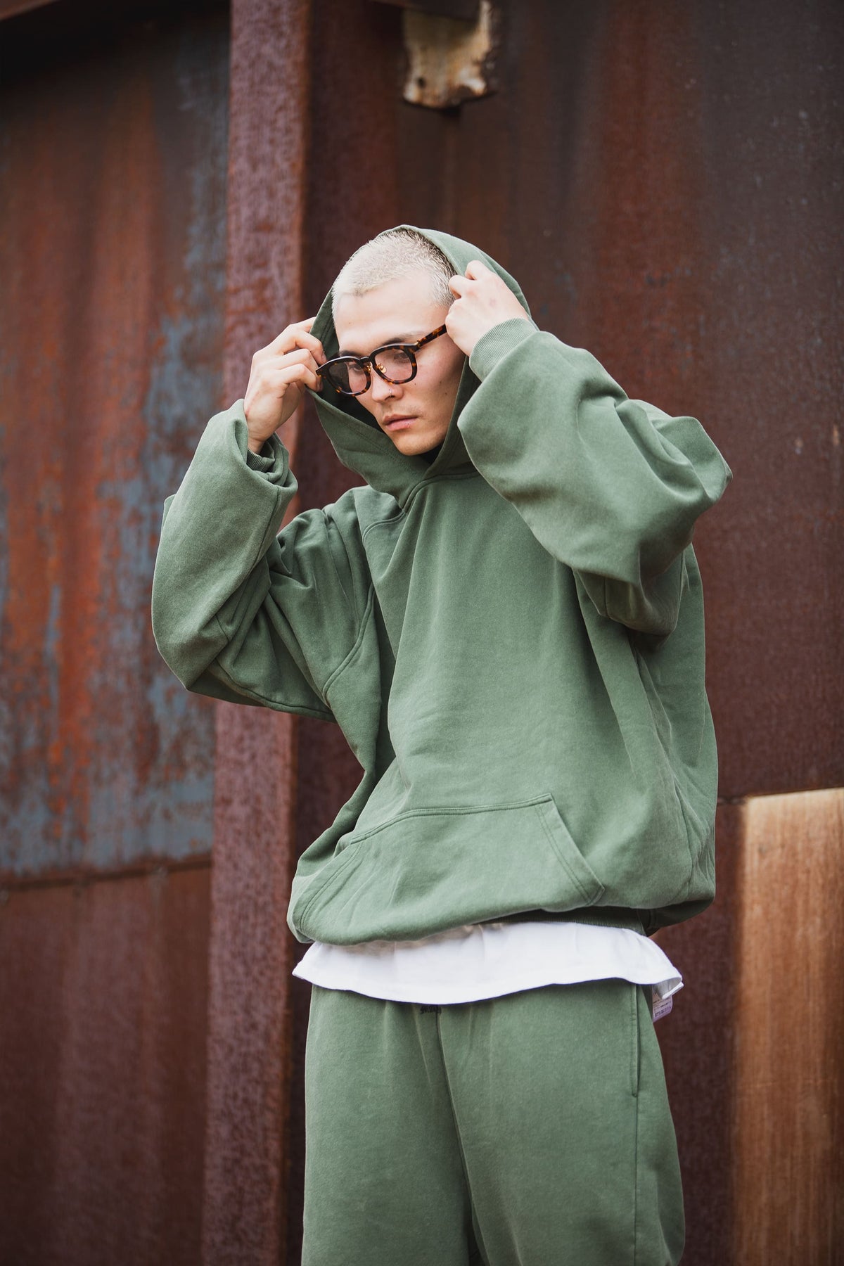 FADE PLAIN EMBROIDERY HOODIE