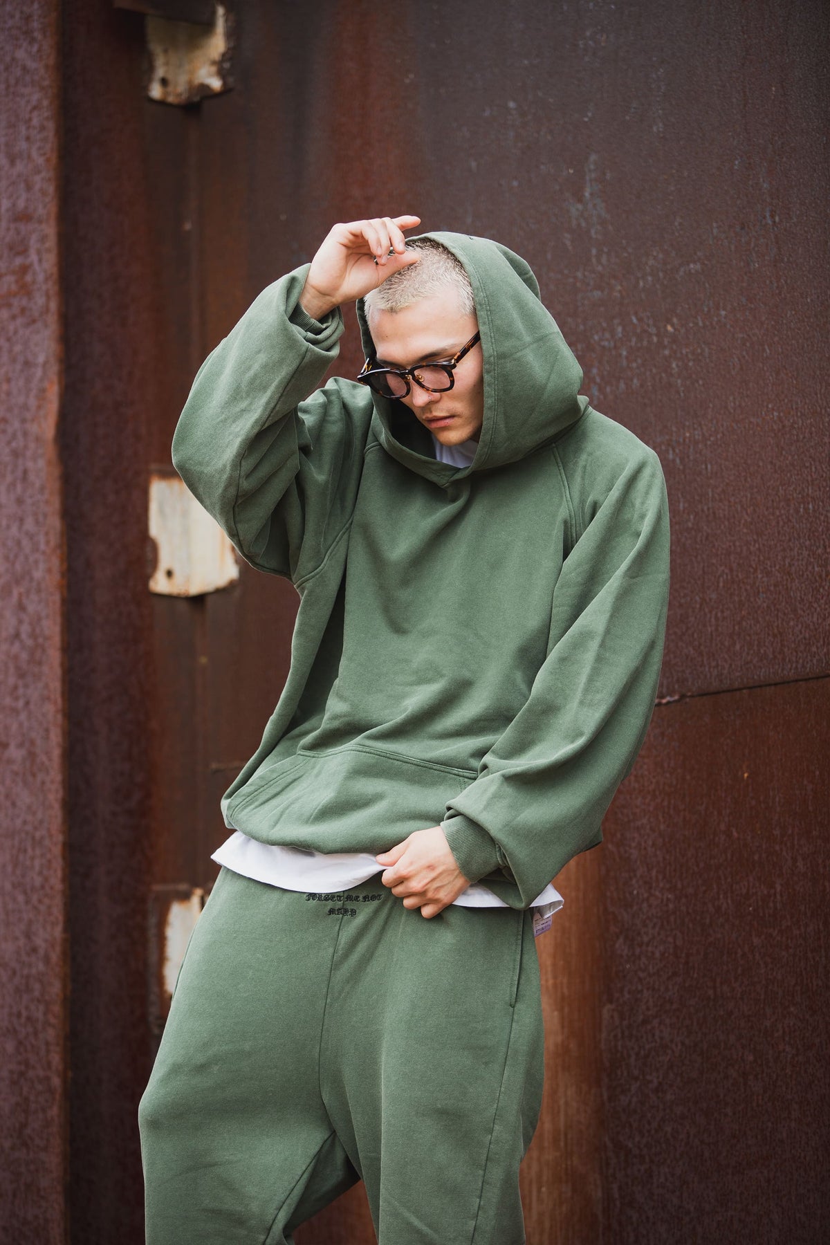FADE PLAIN EMBROIDERY HOODIE