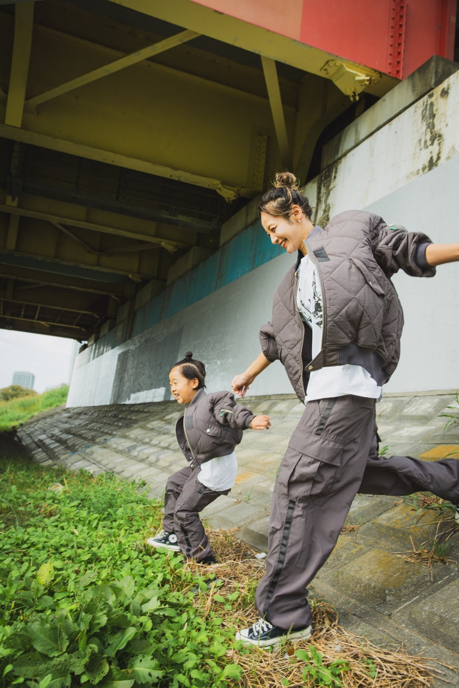 【KIDS】FGMN MAYO EMBROIDERY NYLON CARGO PANTS - CHARCOAL