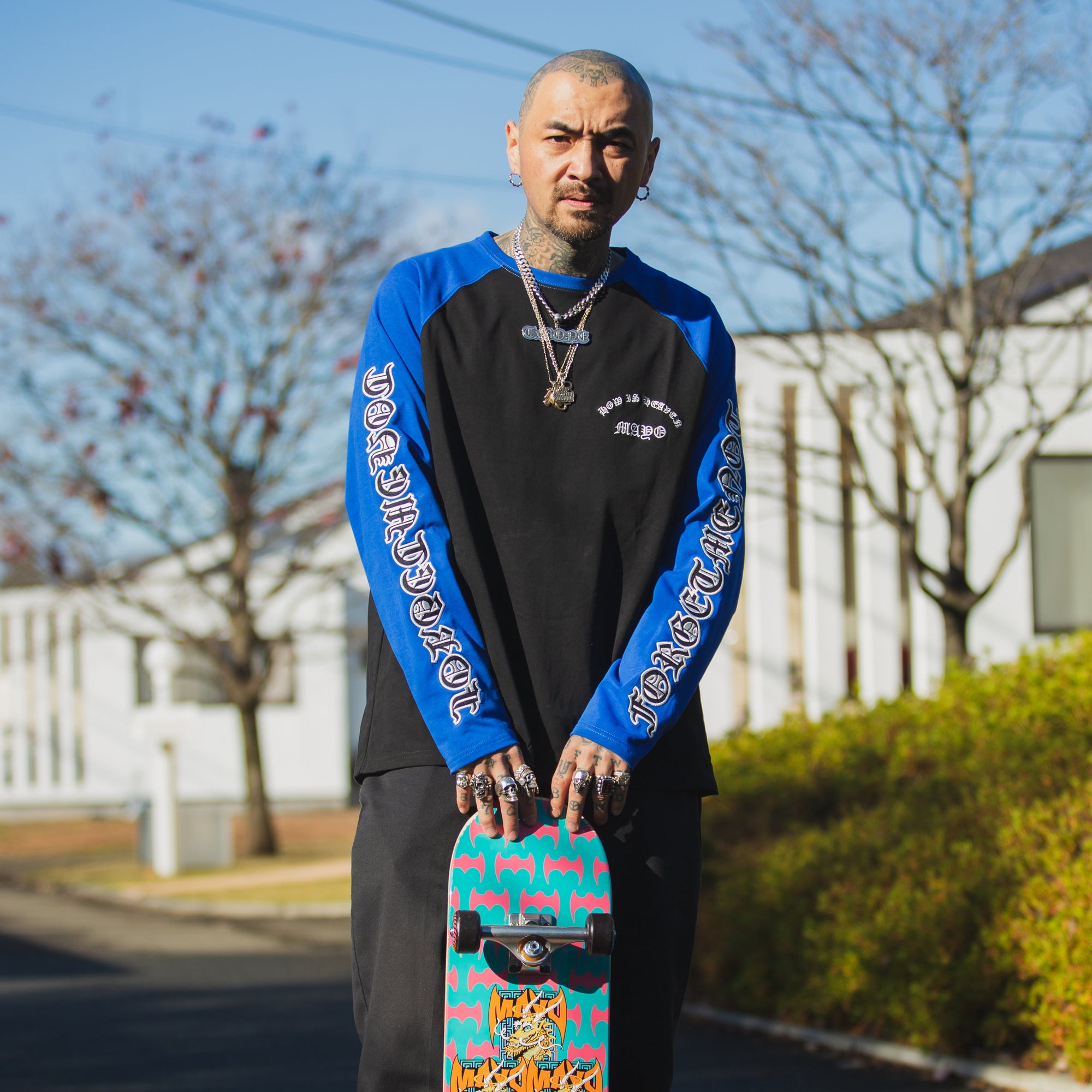 Forget Me Not Skull Embroidery Raglan Long Sleeve Tee - BLACK×BLUE