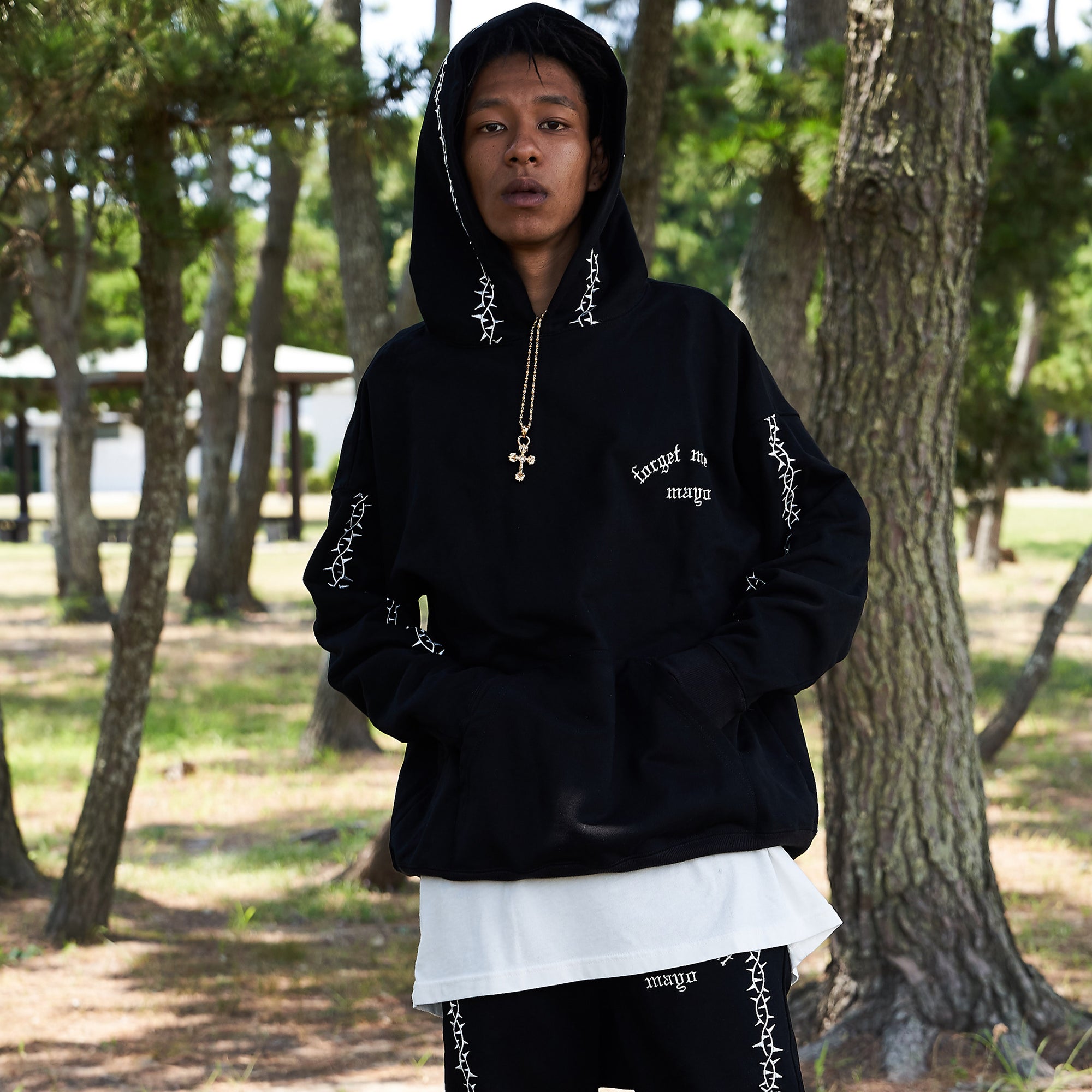 Forget me not embroidery HOODIE - BLACK