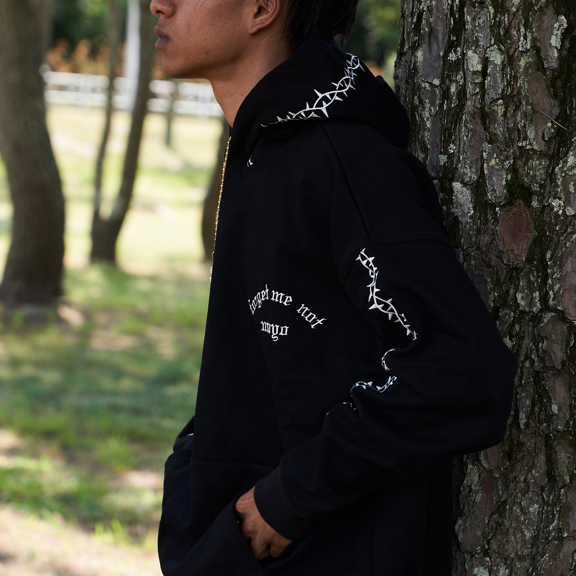 Forget me not embroidery HOODIE - BLACK