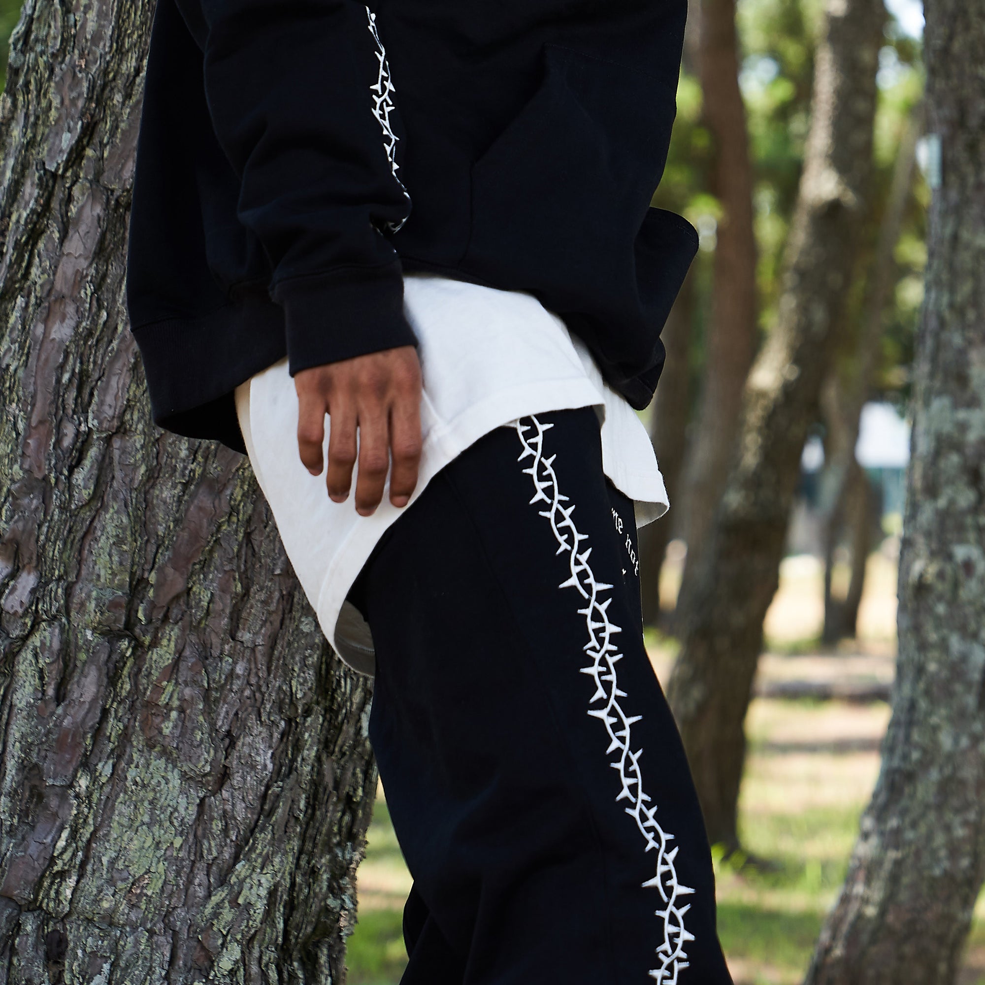 Forget me not embroidery SWEAT PANTS - BLACK