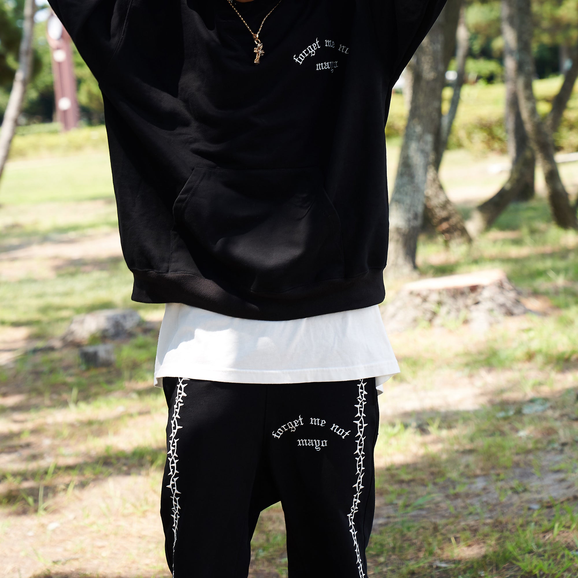 Forget me not embroidery SWEAT PANTS - BLACK